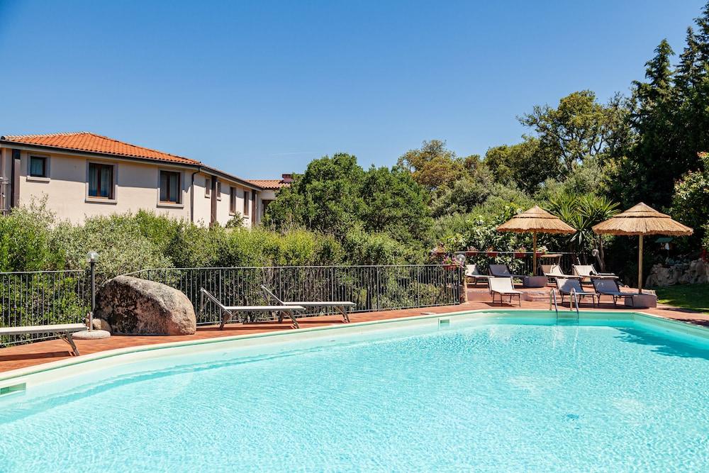 Hotel San Trano Luogosanto ภายนอก รูปภาพ