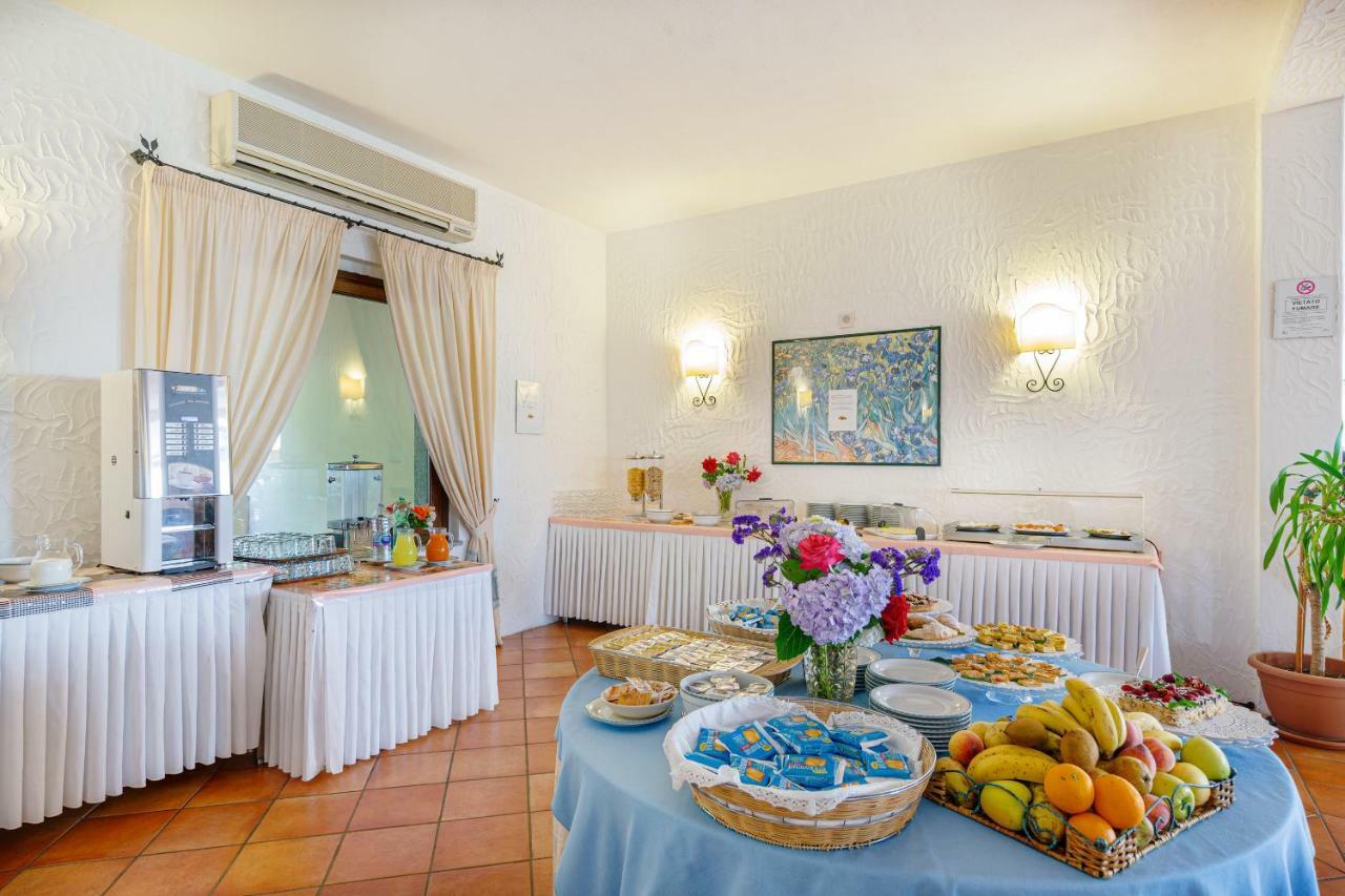 Hotel San Trano Luogosanto ภายนอก รูปภาพ